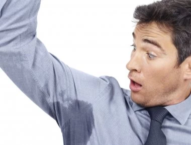 Το κόλπο που θα σας σώσει αν δεν έχετε μαζί σας αποσμητικό όταν είστε ήδη έξω